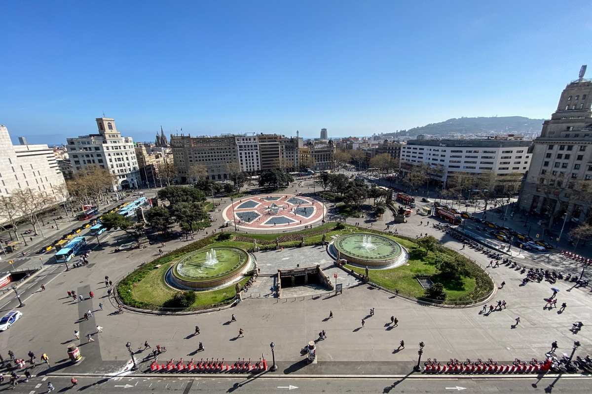 Barcelona: Plaza de España and service areas