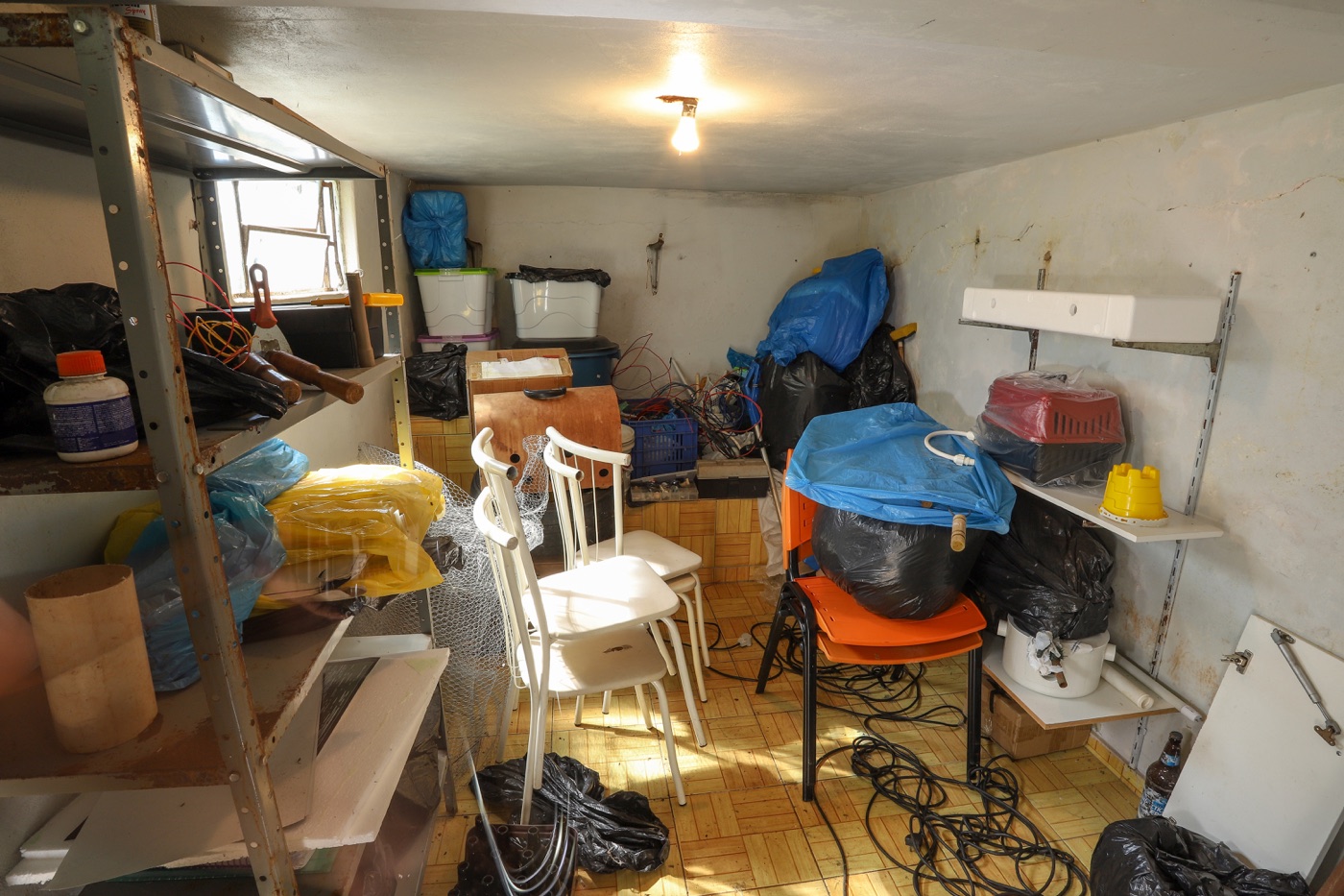 Storage room and garage clearance in Barcelona. Fast removal of items, cleaning and waste management.